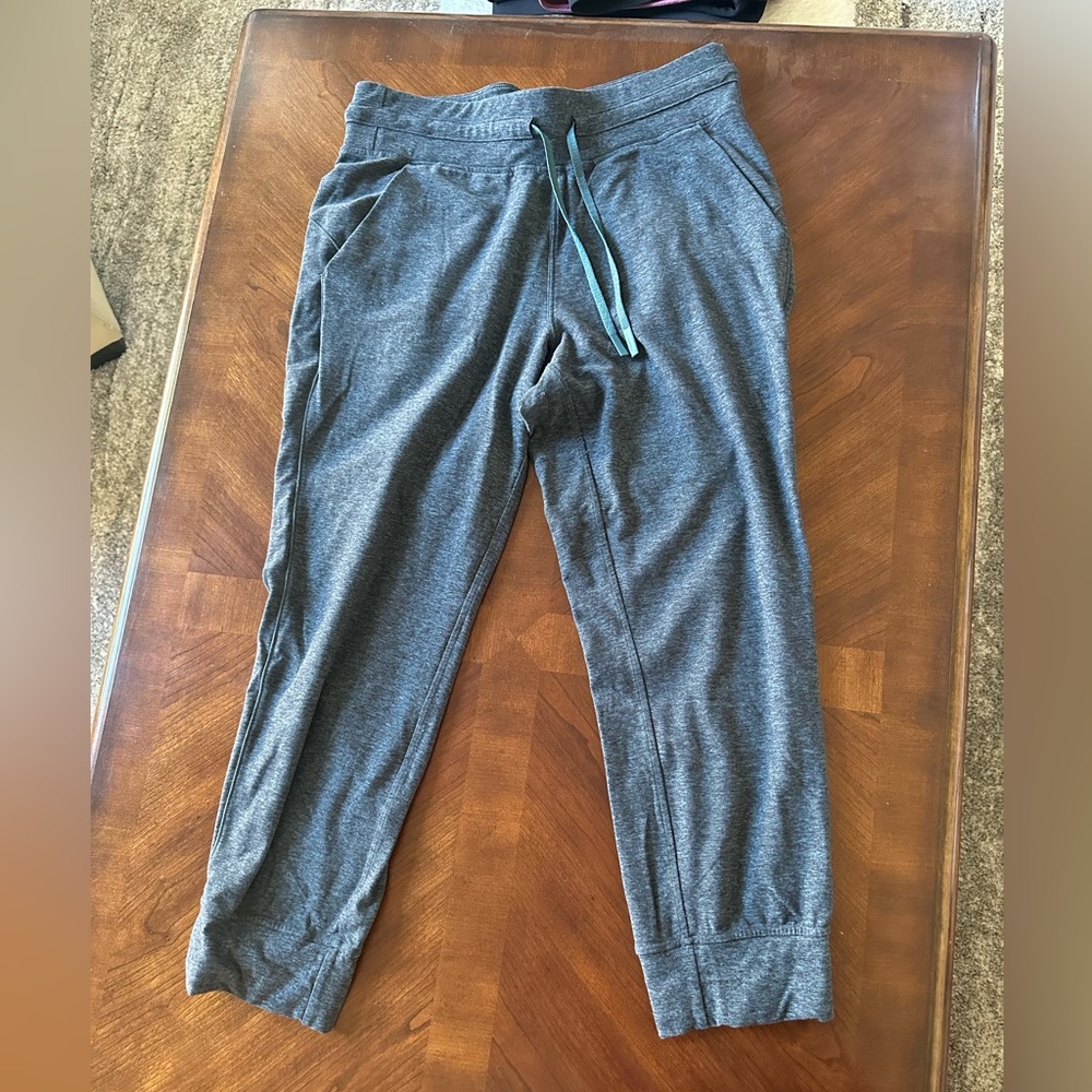 LULULEMON CROP JOGGERS